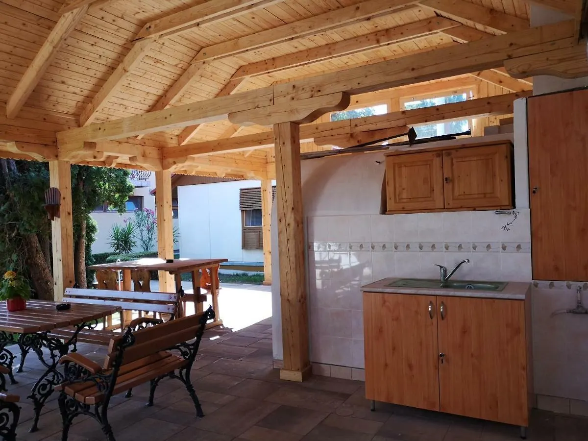 Julia Panzio Bed & Breakfast Hajduszoboszlo