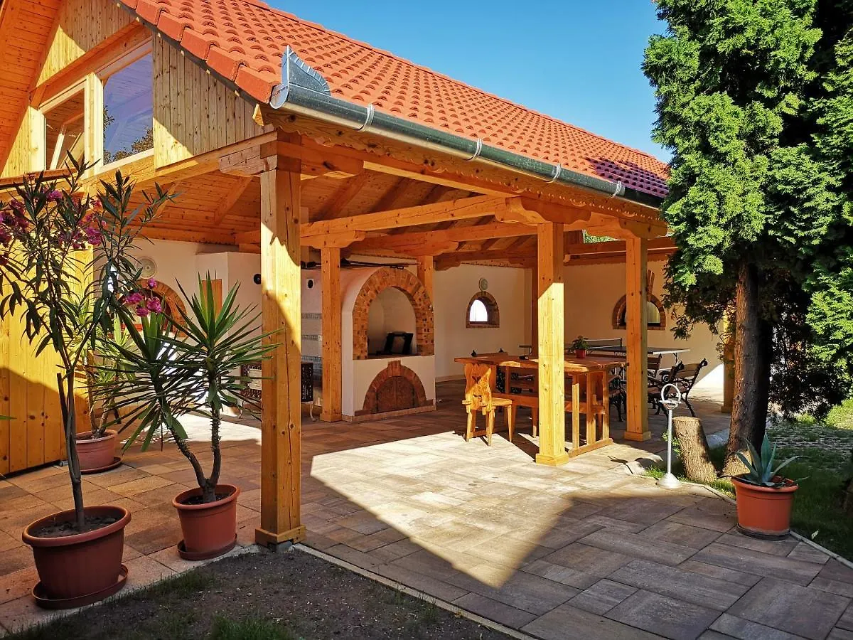 Julia Panzio Bed & Breakfast Hajduszoboszlo