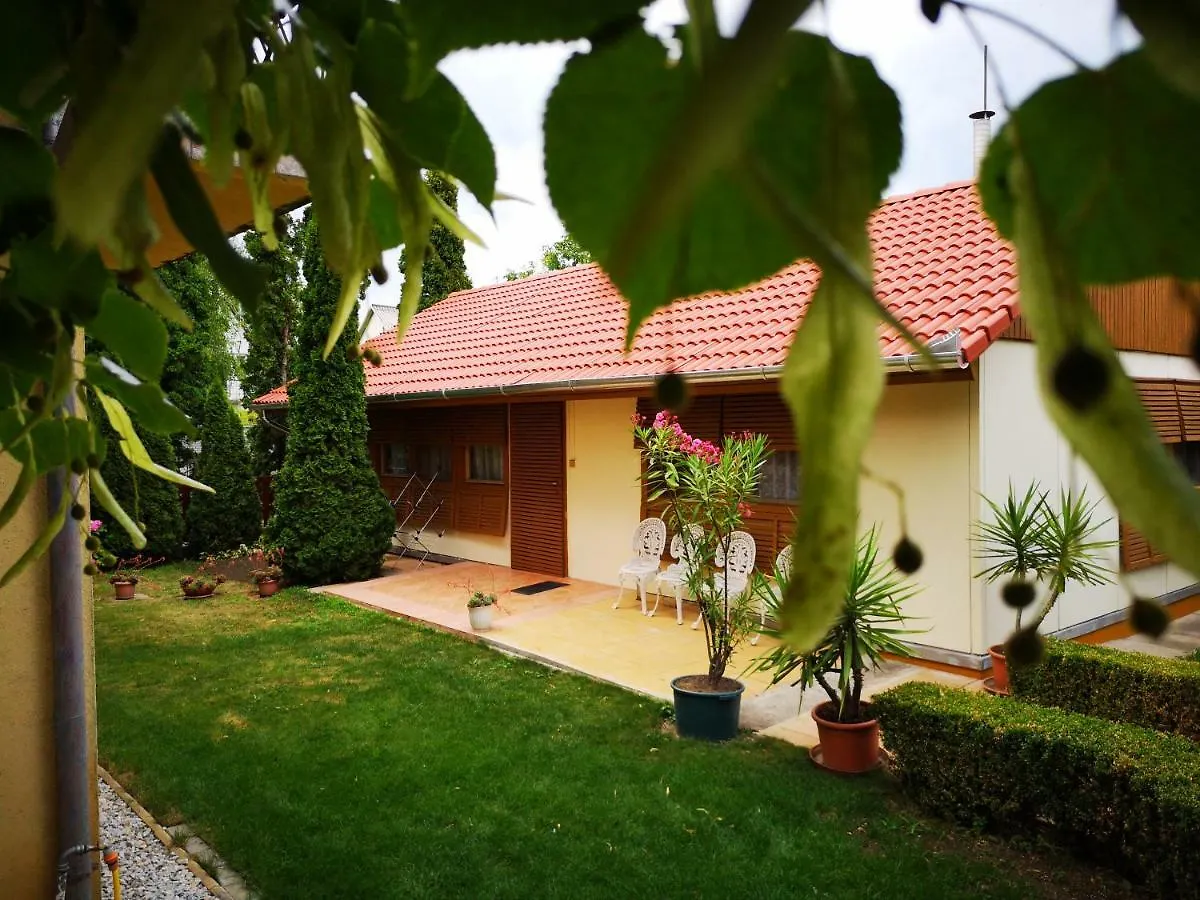 Julia Panzio Bed & Breakfast Hajduszoboszlo 3*,